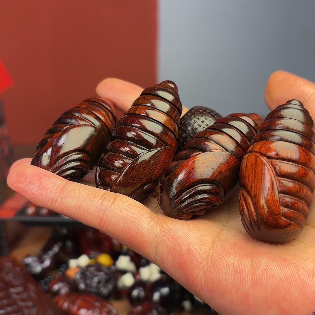 檀香紫檀（小叶紫檀）蛹