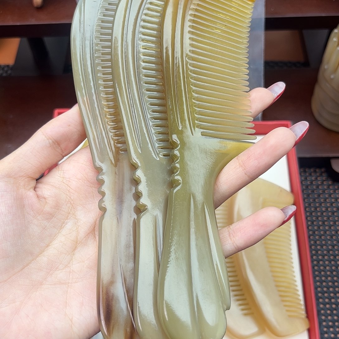 纯手工制作纯牛角梳子