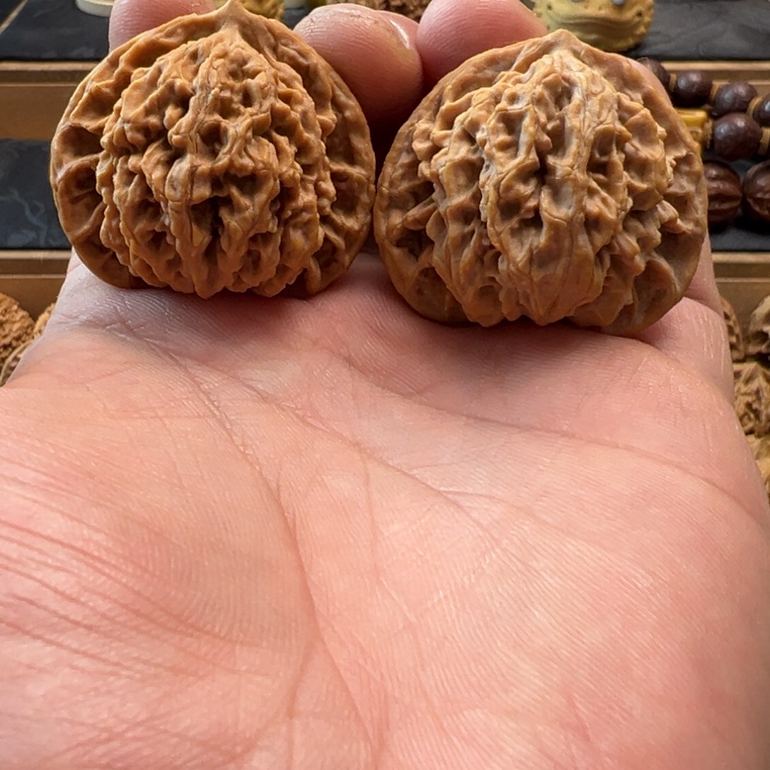 把件猴头核桃文玩核桃，老款盘龙