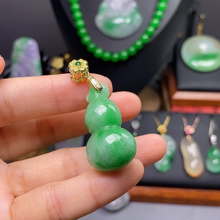 吊坠(赠链)未镶嵌翡翠