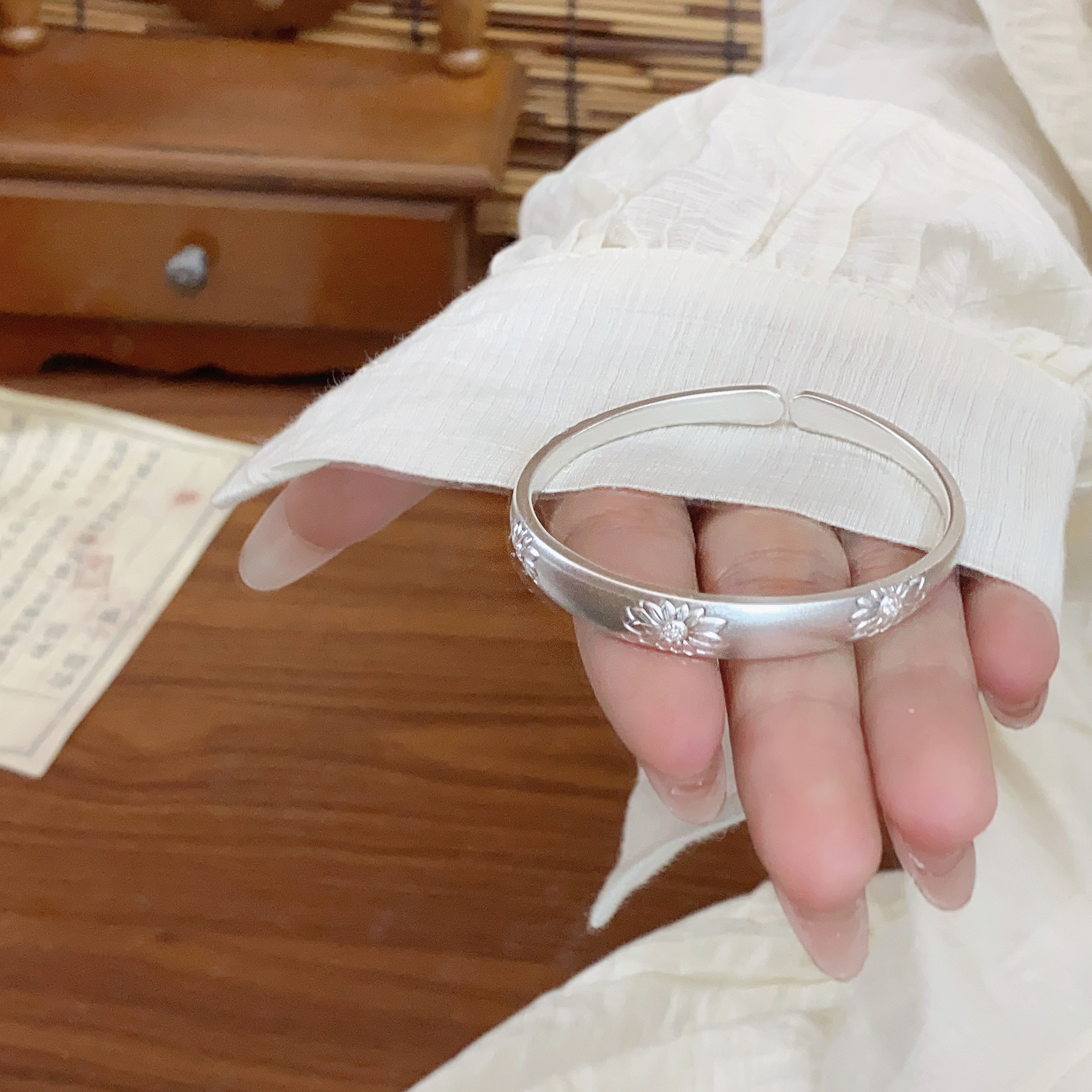 足银手镯 向阳花足银999手镯女国风手工錾刻古法银镯子送女友礼物
