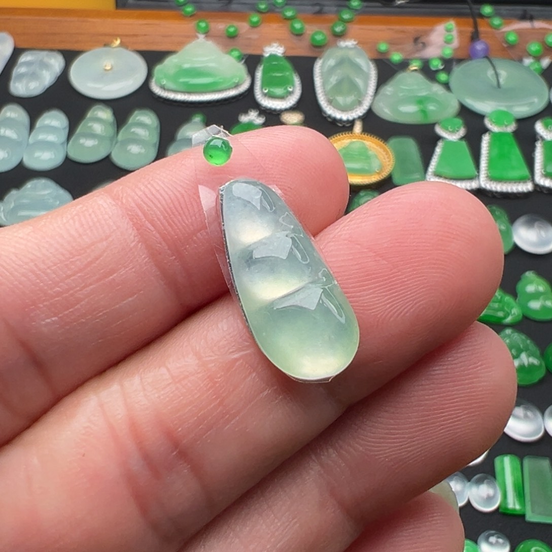 翡翠颈饰未镶嵌豆子19.6