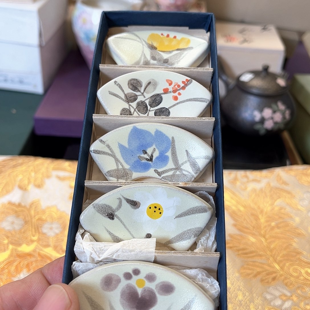 盖碗在家待一段时光吧这两