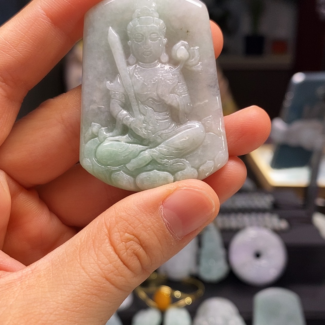 翡翠未镶嵌颈饰虚空