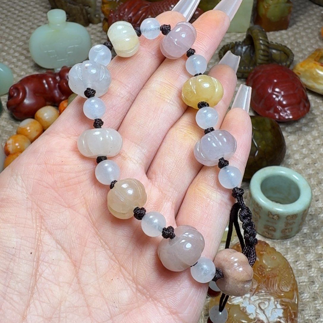 蛇纹石玉未镶嵌颈饰