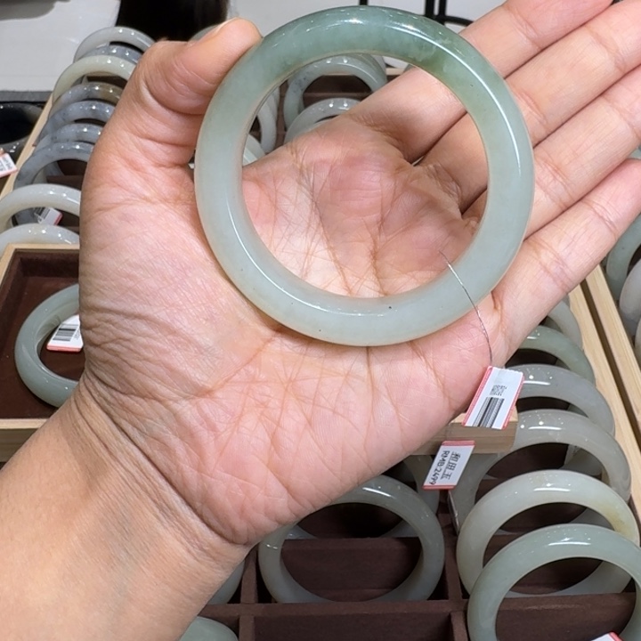 丫***丫和田玉（糖玉）未镶嵌手镯