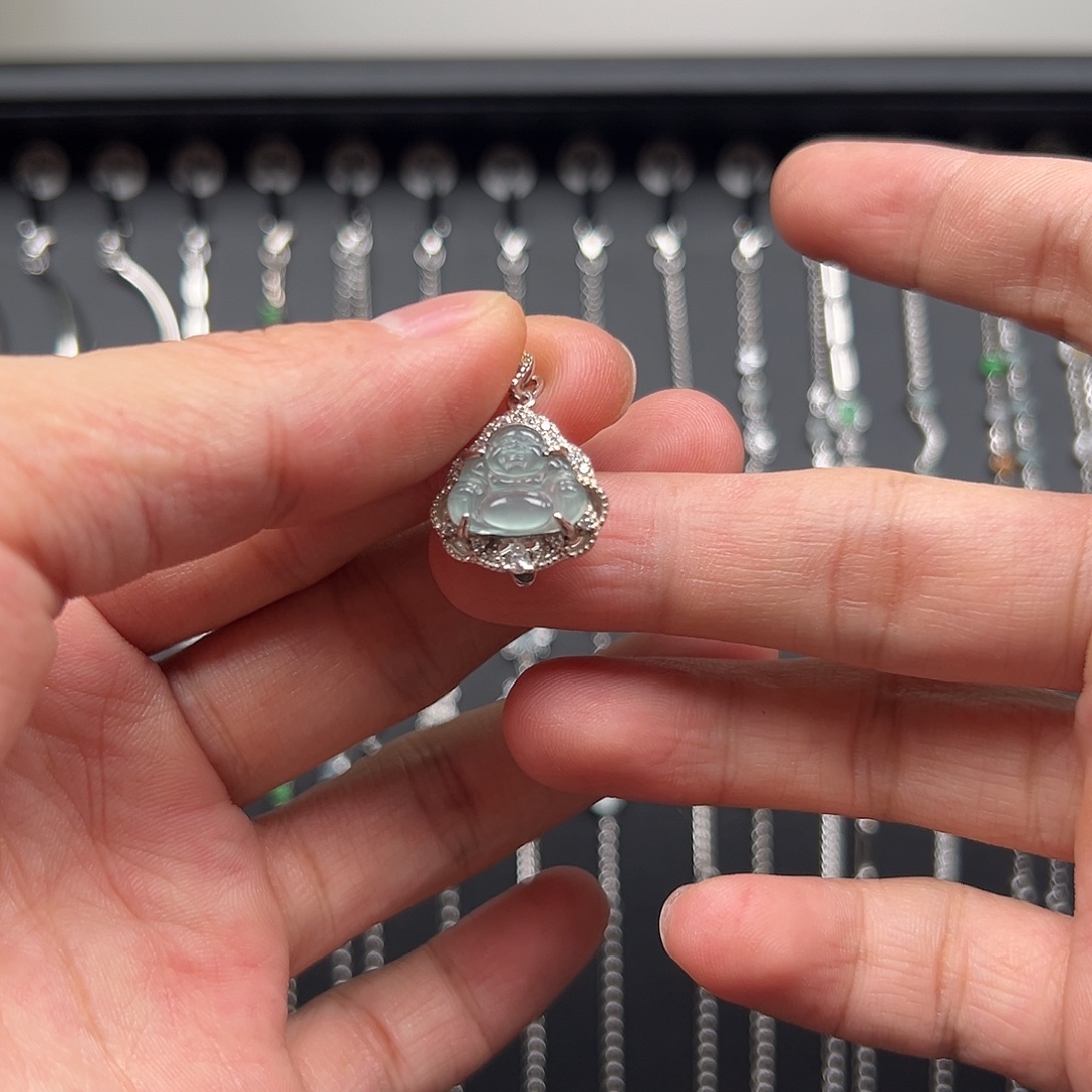 C***y翡翠银S925镶嵌吊坠(赠链)8888