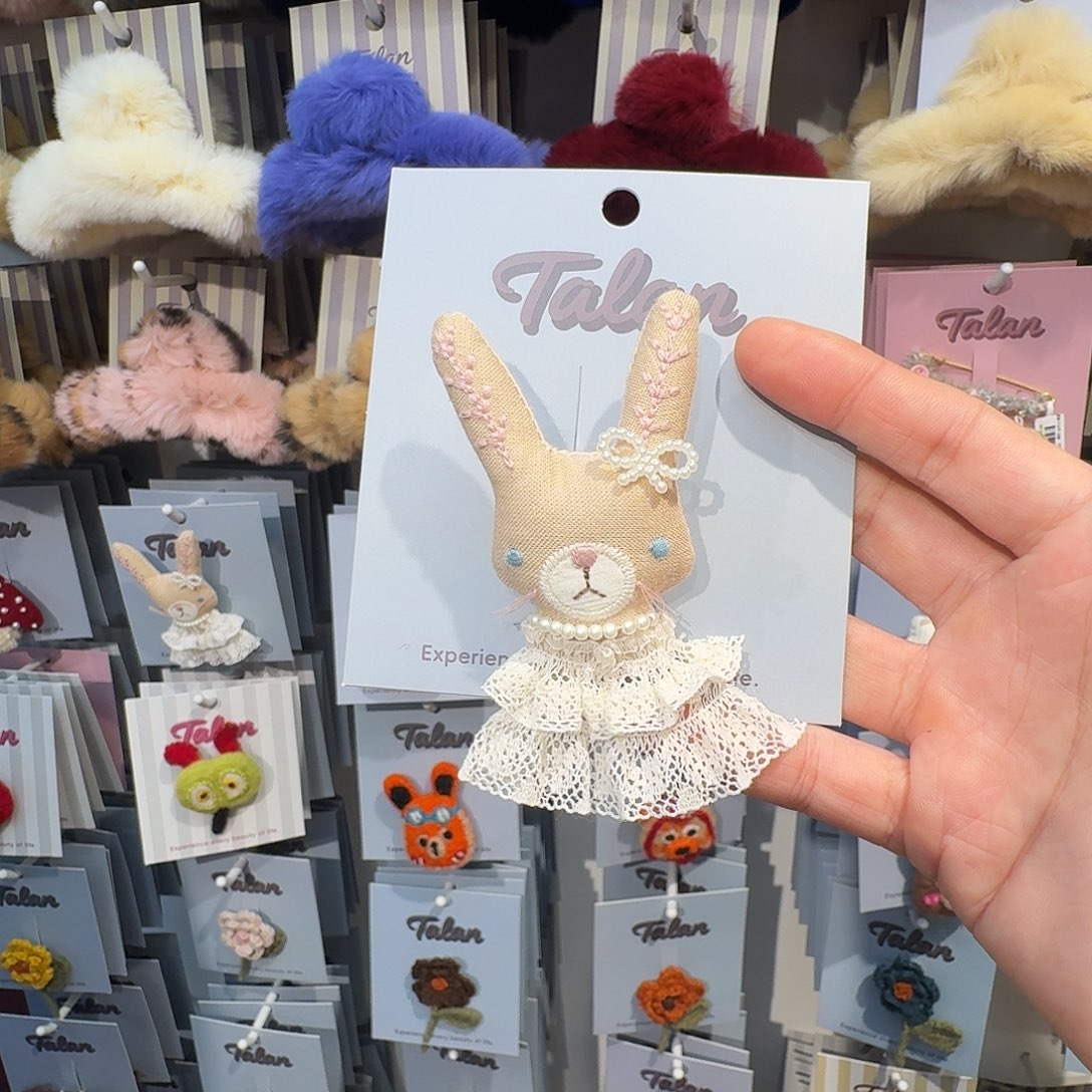 布艺非金属小兔子胸针