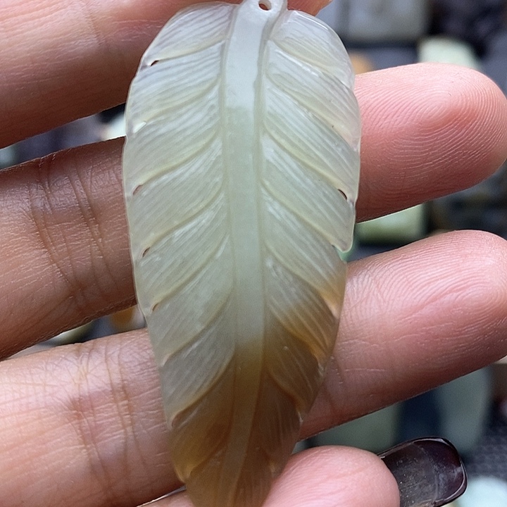 颈饰未镶嵌和田玉（糖玉）