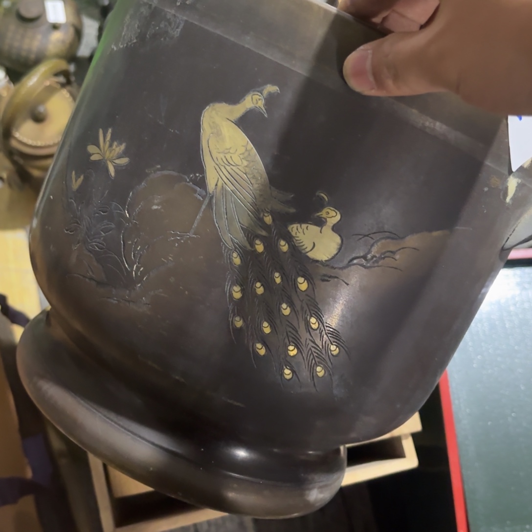 老***哥非常喜欢这个瓷器
