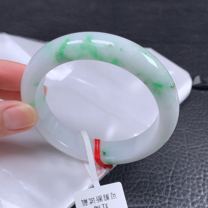 翡翠未镶嵌手镯   