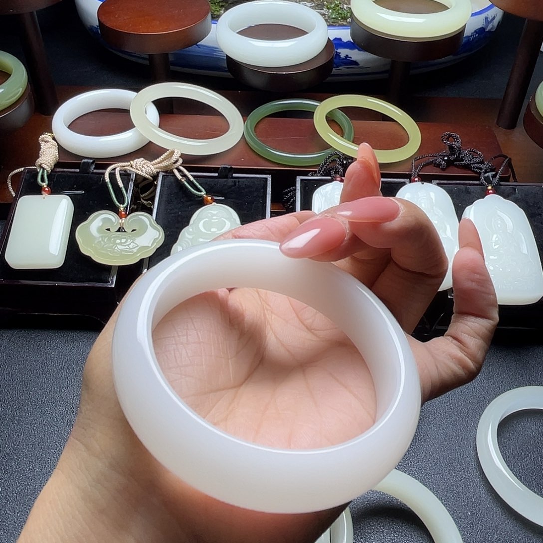 冰***忆62羊脂一级白小轮胎手镯