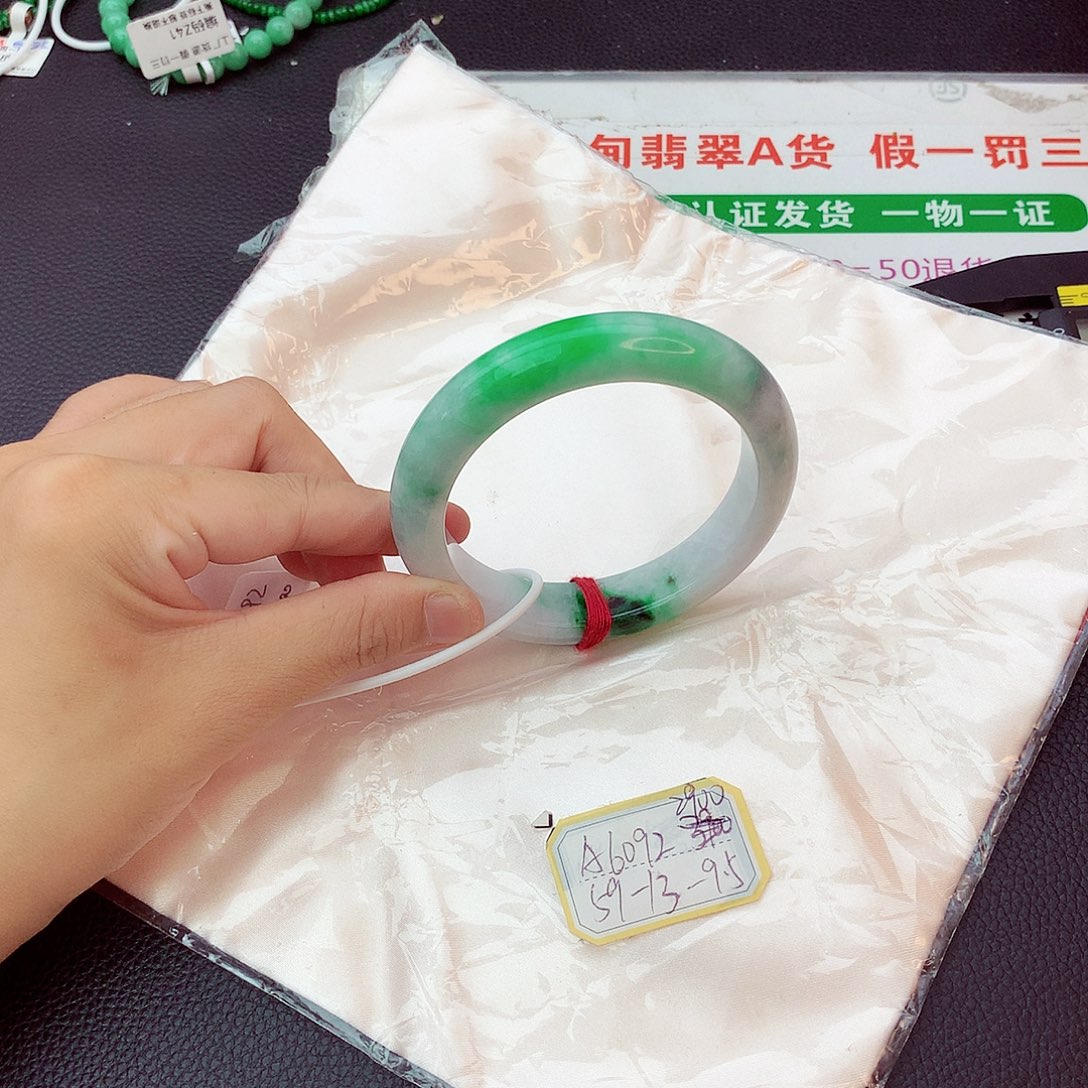 翡翠未镶嵌手镯翡翠