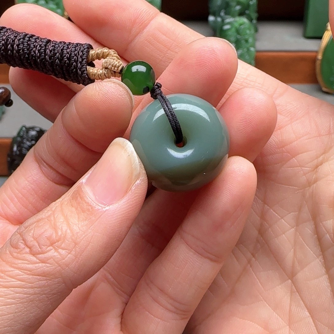 未镶嵌和田玉挂件