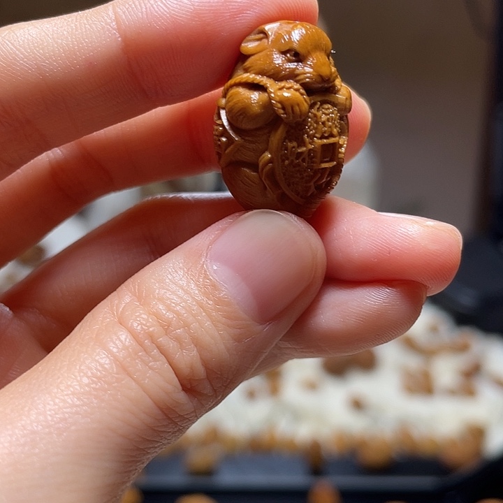 橄榄核吊坠鼠来宝