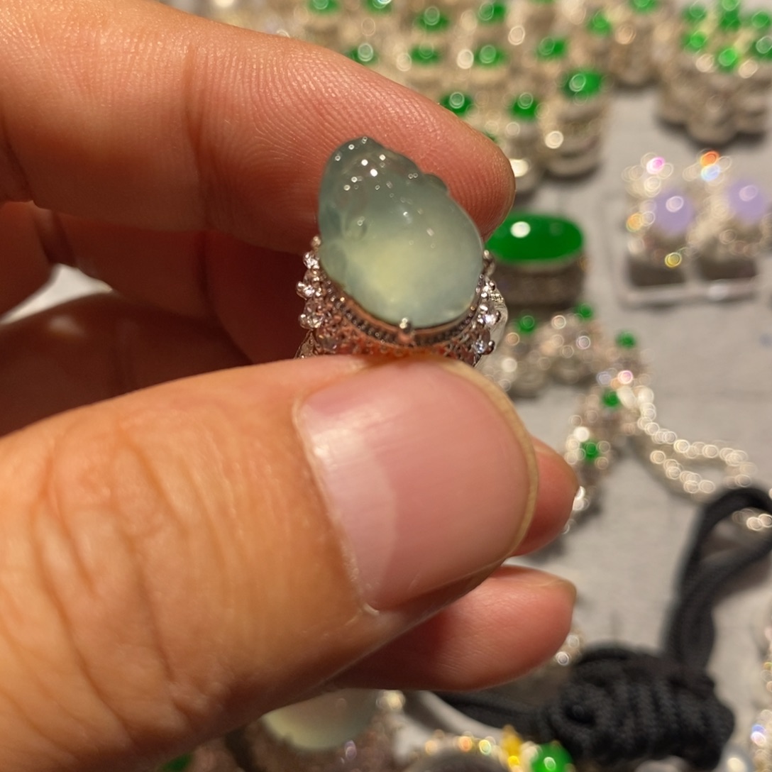 定制翡翠未镶嵌淡天空蓝14.3mm