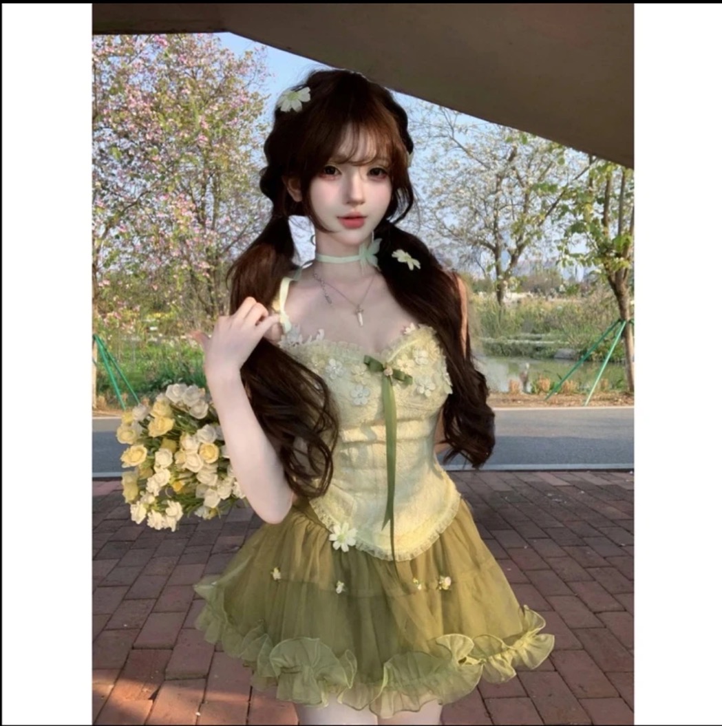 2025春夏修身显瘦纯欲千金风甜美蕾丝花朵吊带上衣网纱半身裙套装