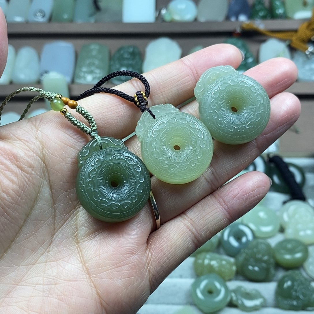 和田玉未镶嵌颈饰30mm平安扣多样性发1件