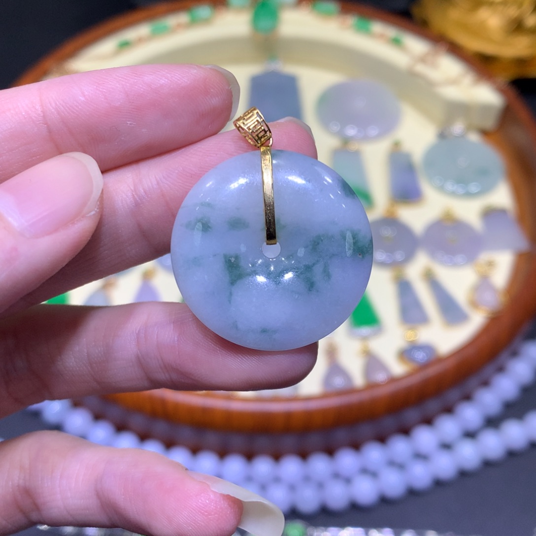 翡翠吊坠(不含链)18K金镶嵌