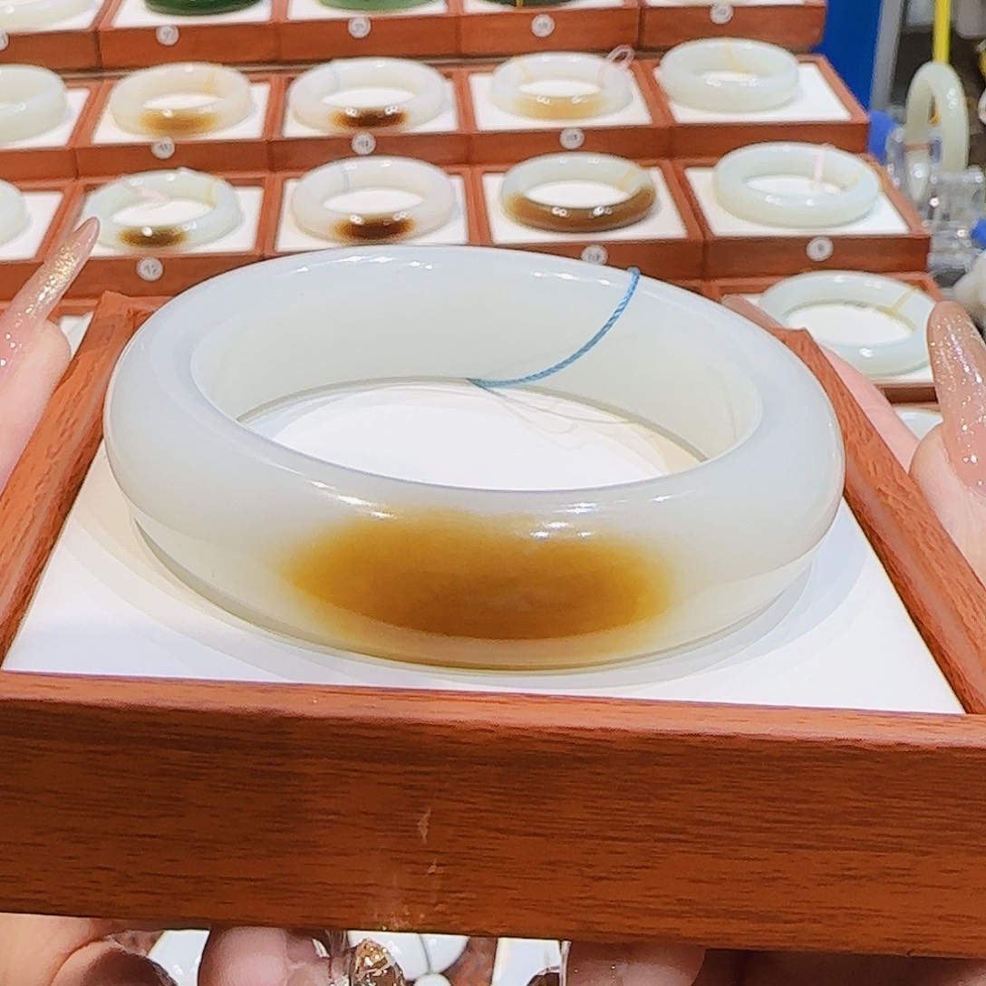 和田玉未镶嵌手镯