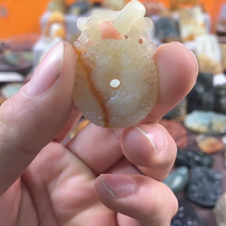 透闪石-蛇纹石玉颈饰未镶嵌