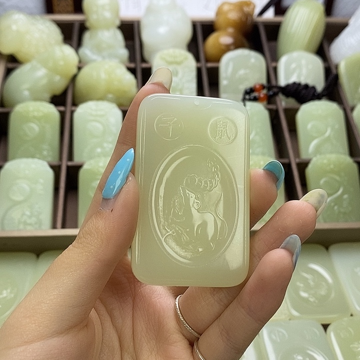 昆仑石双面守护鼠