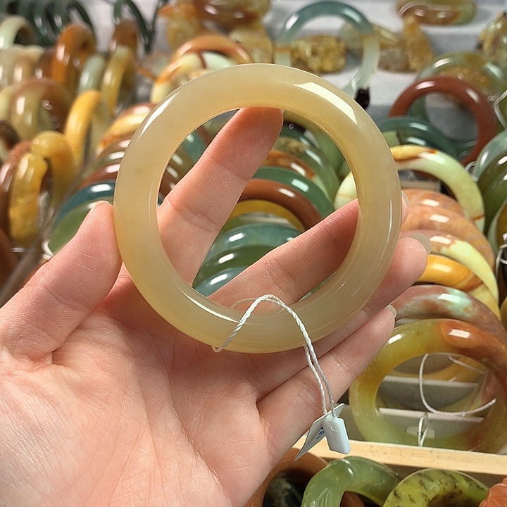 岫玉手镯未镶嵌藕粉