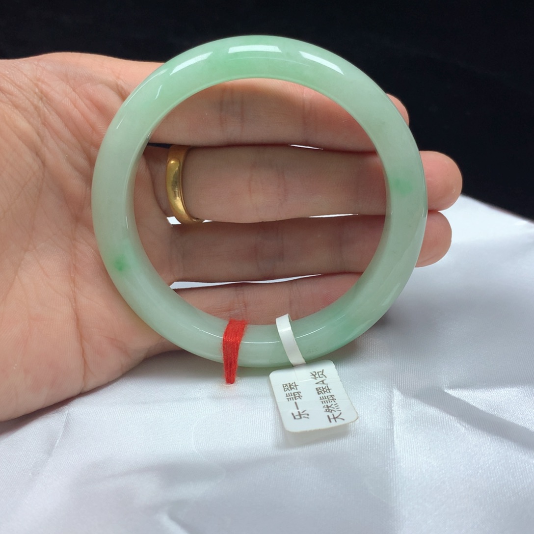 翡翠未镶嵌手镯（圆镯）57.1