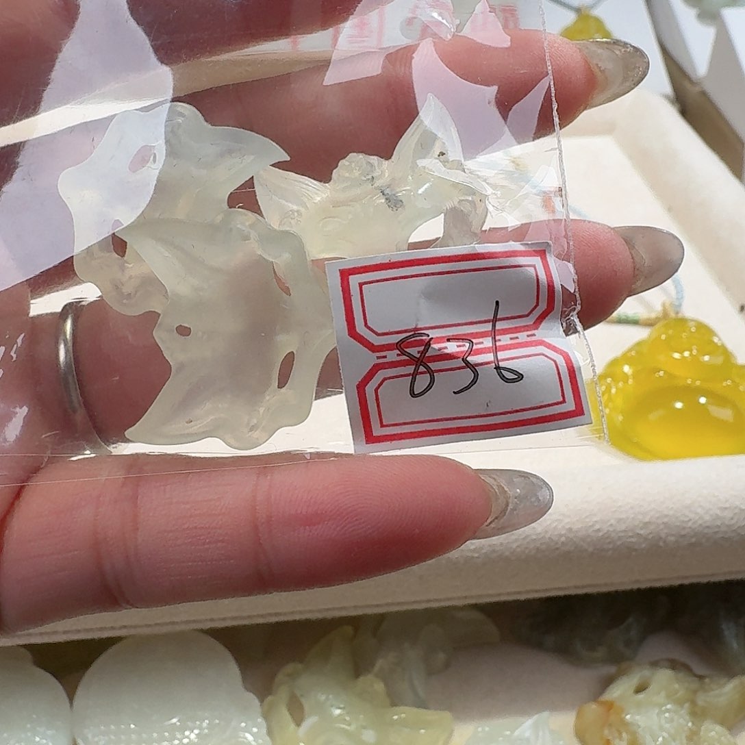 蛇纹石玉颈饰合金精美礼品