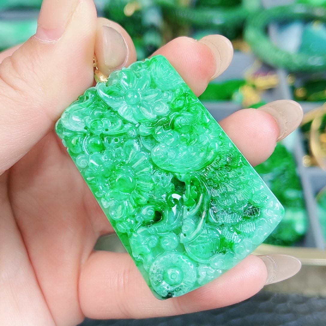 翡翠颈饰18K金镶嵌吊坠