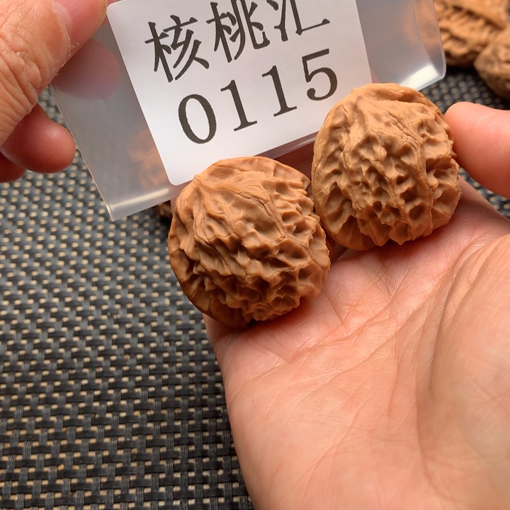 文玩核桃吊坠龙鳞40