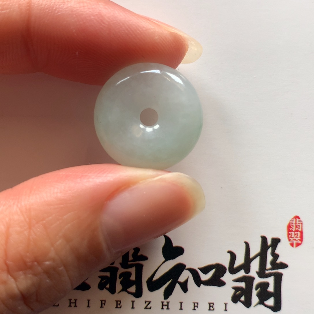 翡翠颈饰未镶嵌小平安扣
