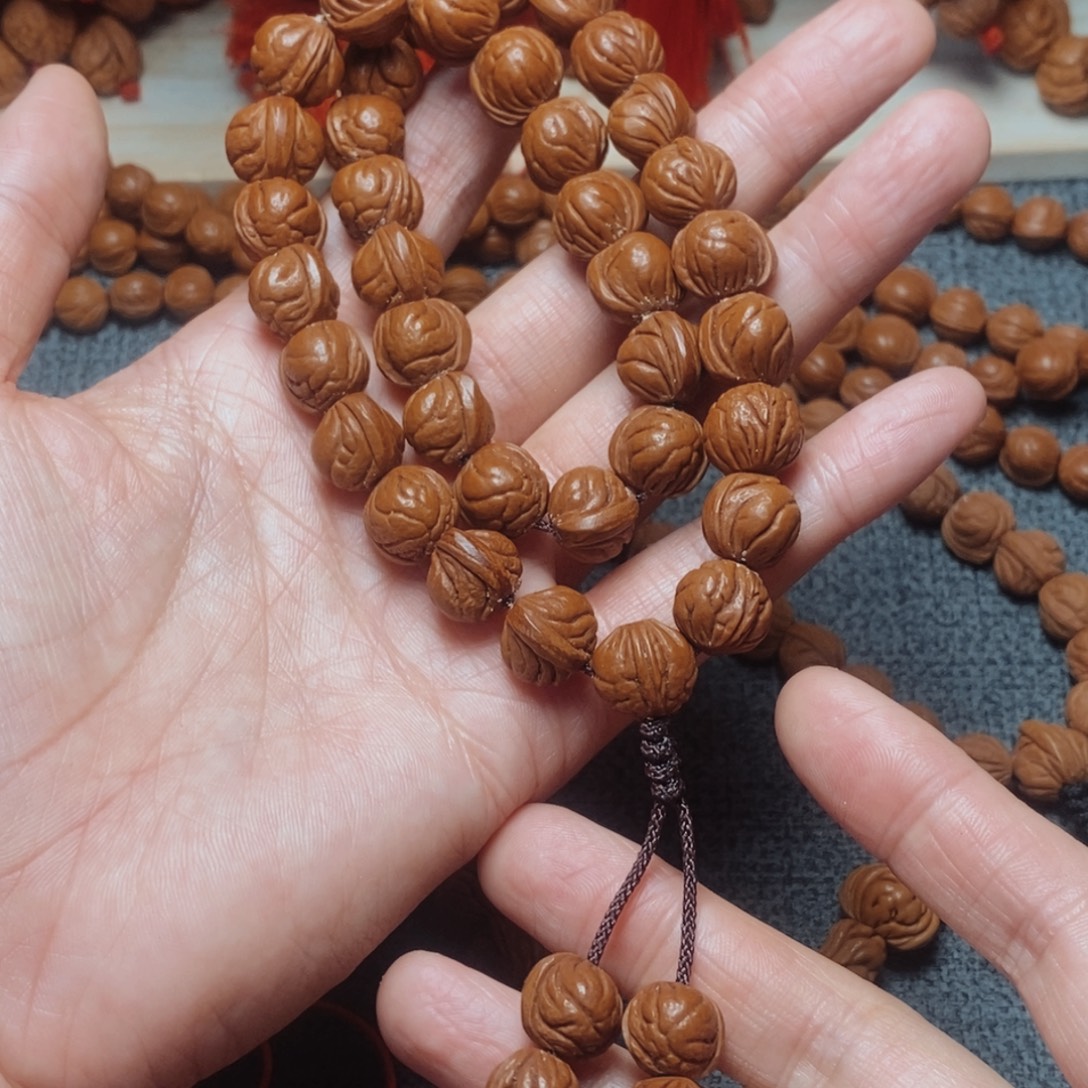 吊坠桃核桃枭手持1