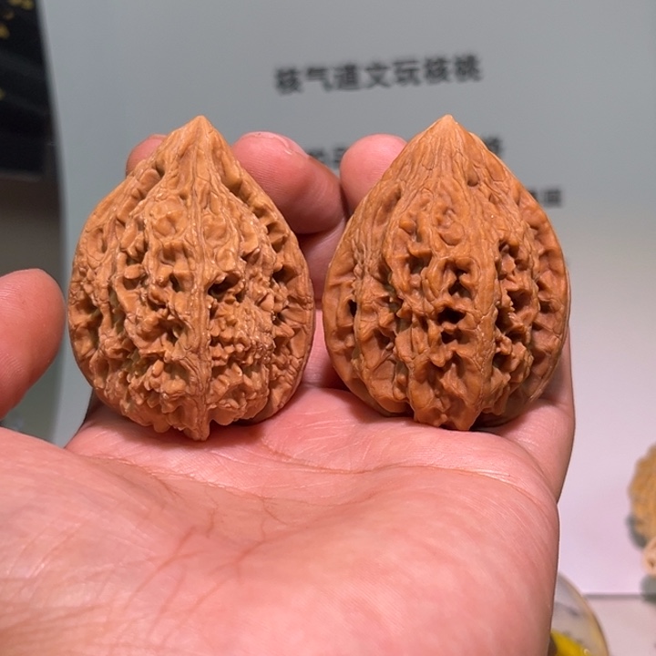 文玩核桃把件40泛油大沽石