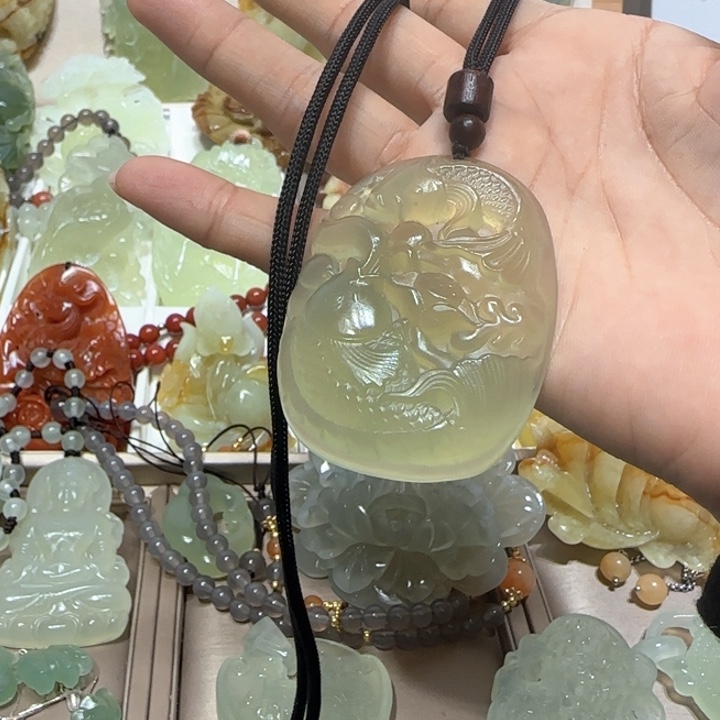 蛇纹石玉吊坠未镶嵌