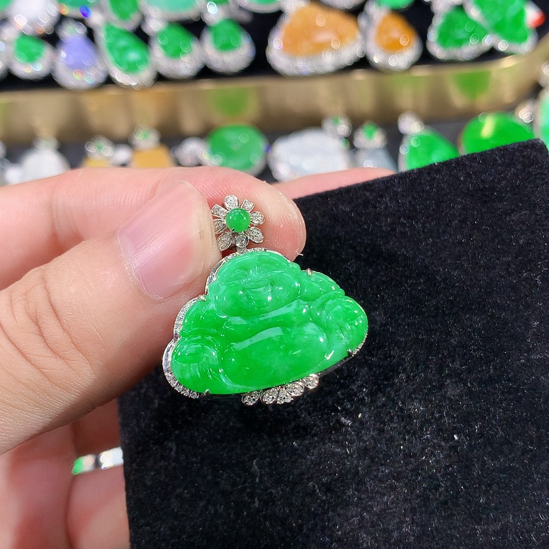 翡翠18K金镶嵌颈饰