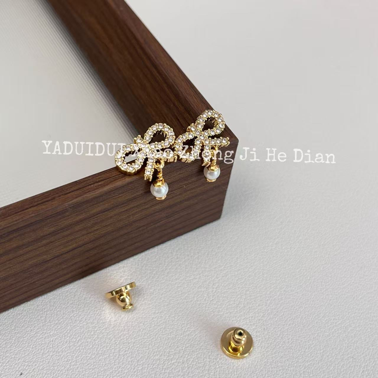 铜合金耳饰 芽怼怼韩国满钻蝴蝶结精致耳钉 06208