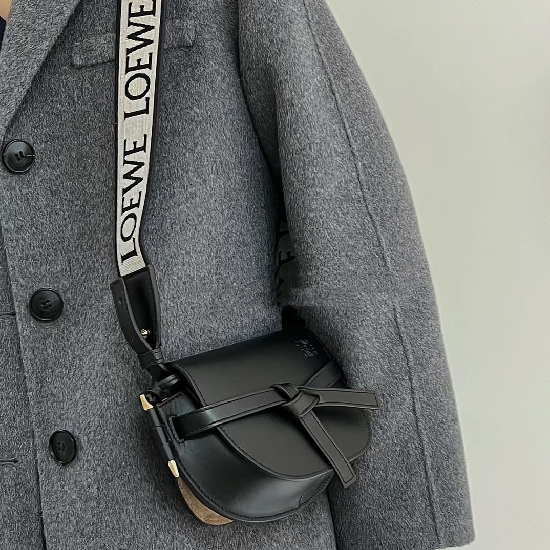 95新 LOEWE/罗意威 御古屋/24886/黑色mini gate斜挎包