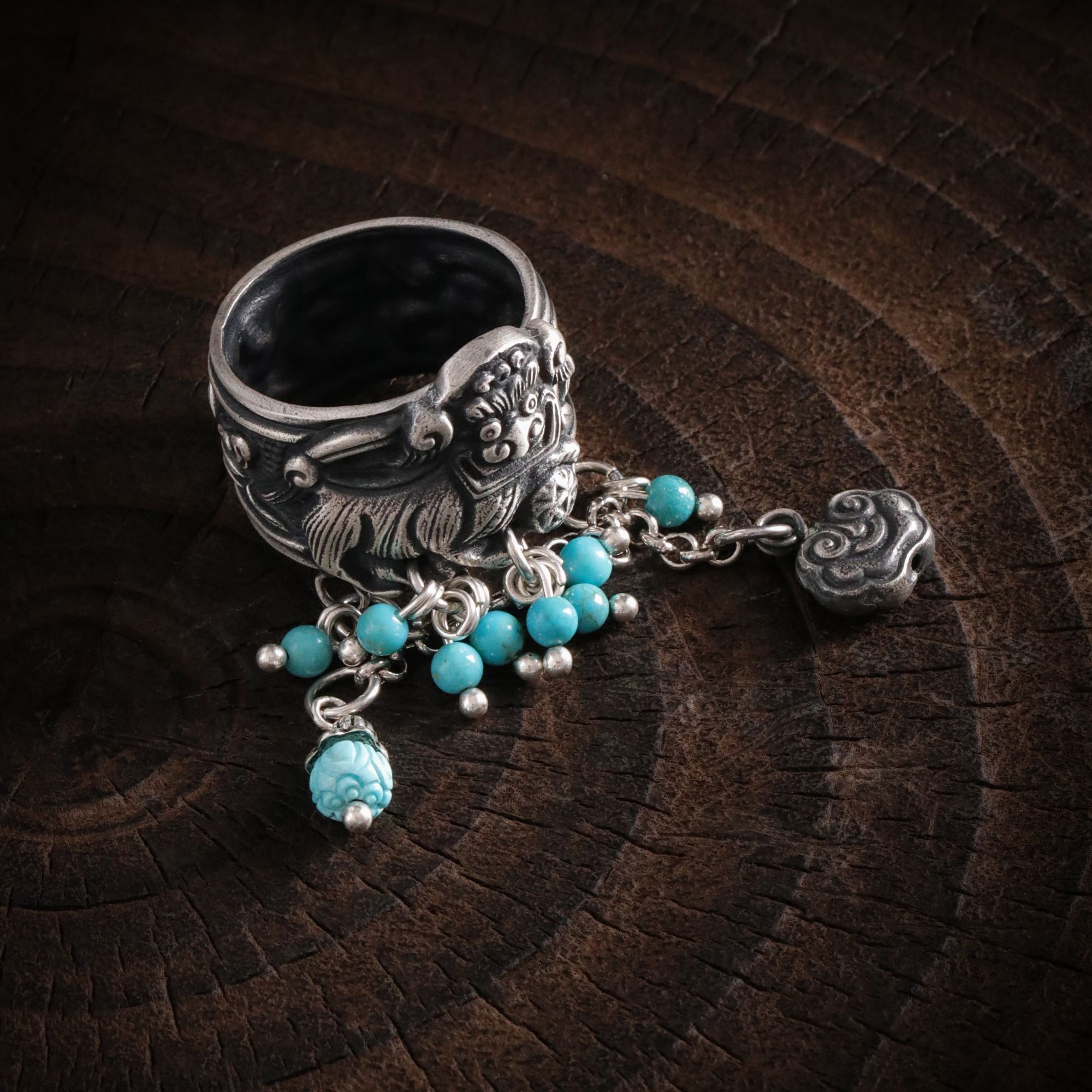 足银戒指 大头姐J13370 狮子踩绣球蓝珠流苏祥云宽戒指