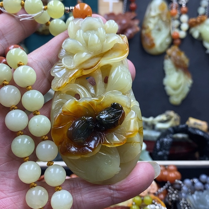 【闪购商品】蛇纹石玉吊坠未镶嵌