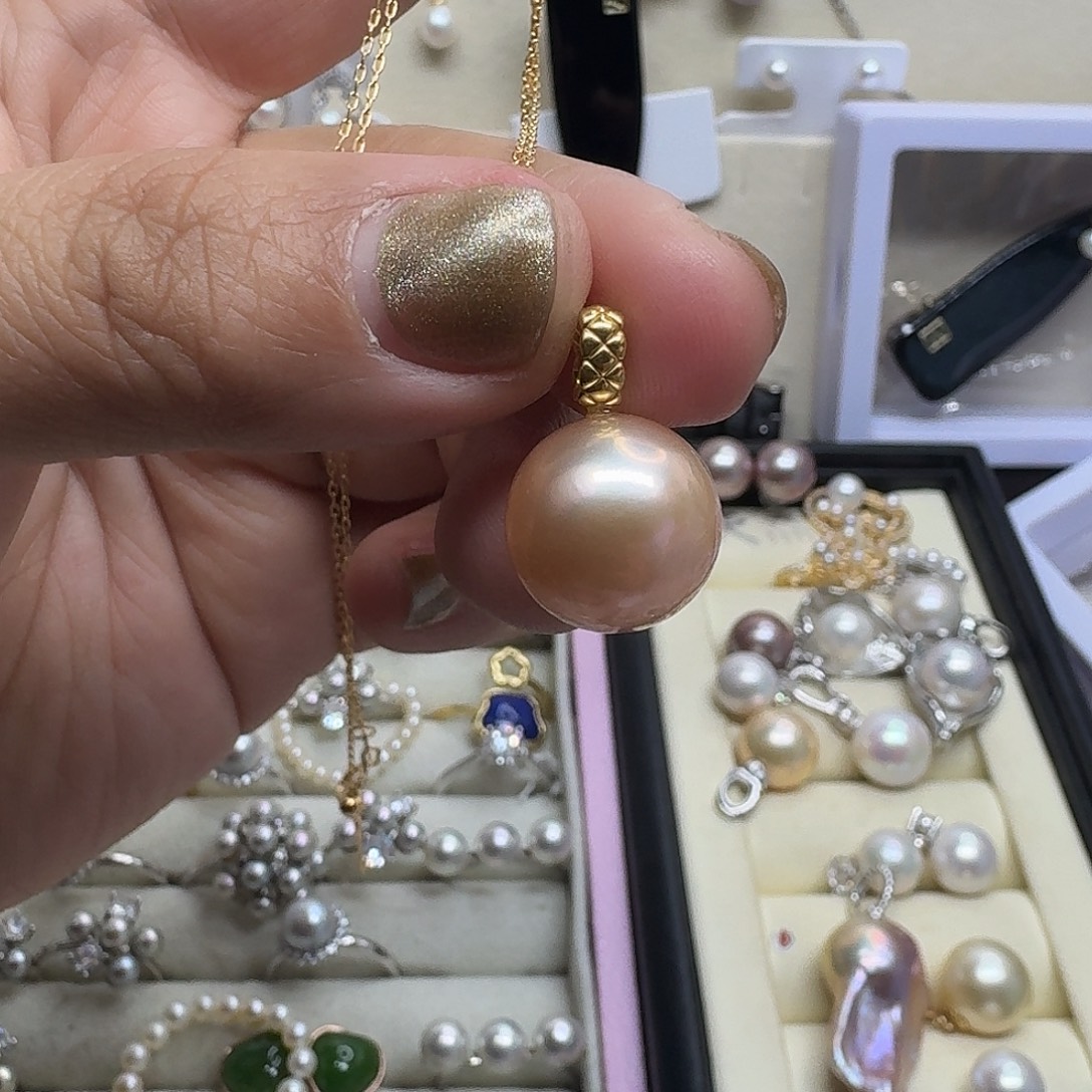 嘻***嘻淡水珍珠颈饰合金13.5mm中国红吊坠微瑕