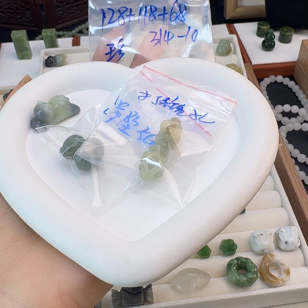 珍***珍和田玉未镶嵌珠宝半成品