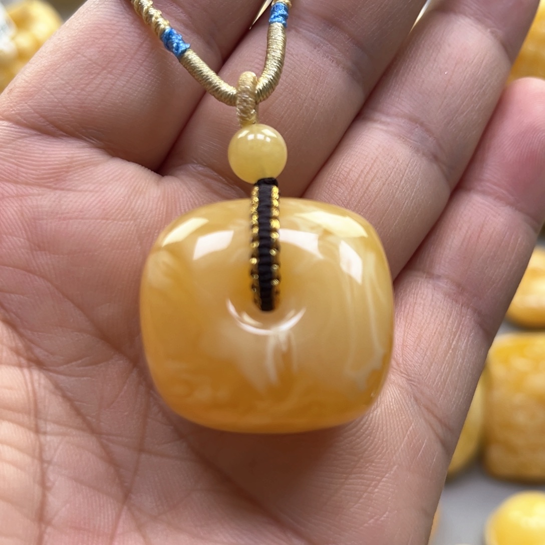 琥珀颈饰未镶嵌吊坠