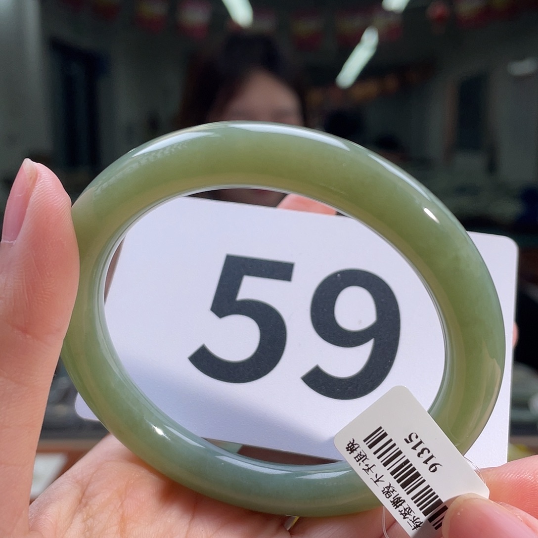 和田玉手镯未镶嵌有纹