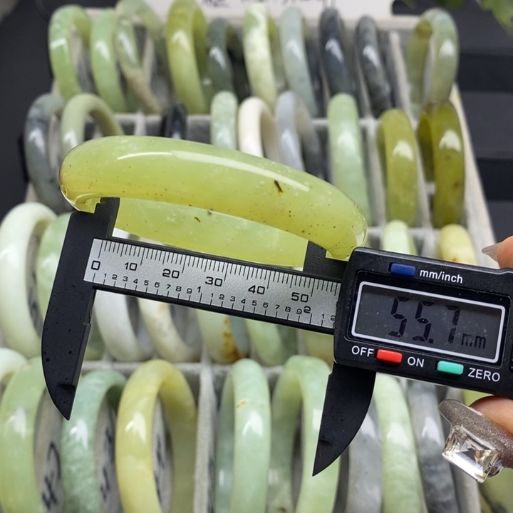 蛇纹石玉手镯64未镶嵌