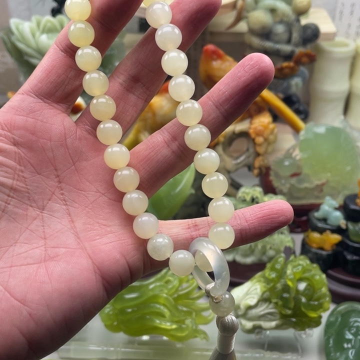 蛇纹石玉未镶嵌四大名玉手持