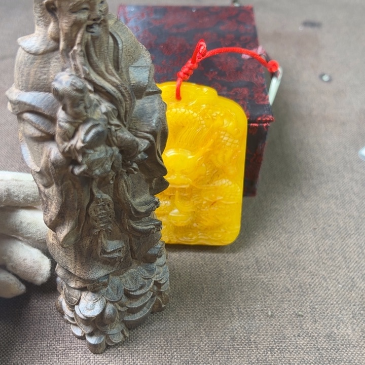 精品摆件工艺品等