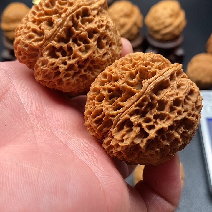 文玩核桃把件珊瑚罗汉