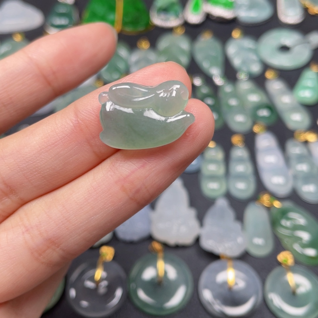 翡翠颈饰未镶嵌翡翠