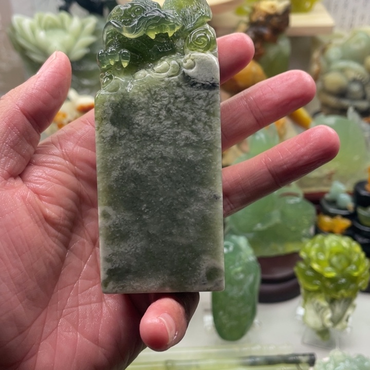 慎***笑蛇纹石玉未镶嵌四大名玉印章